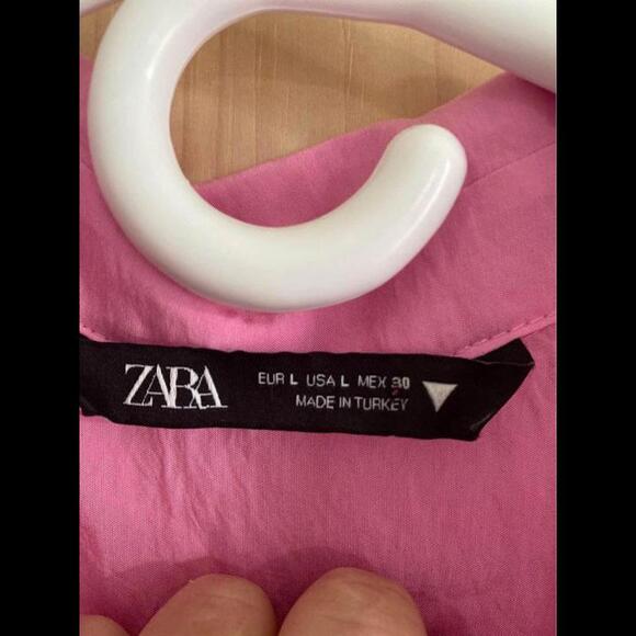 Women’s ZARA Solid Pink V-neck button up blouse. Size Large - Picture 5 of 9